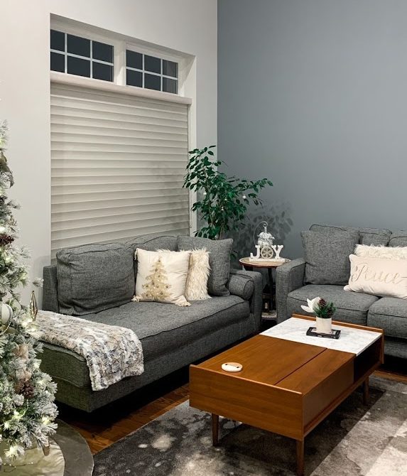 White, gold and silver living room Christmas decor