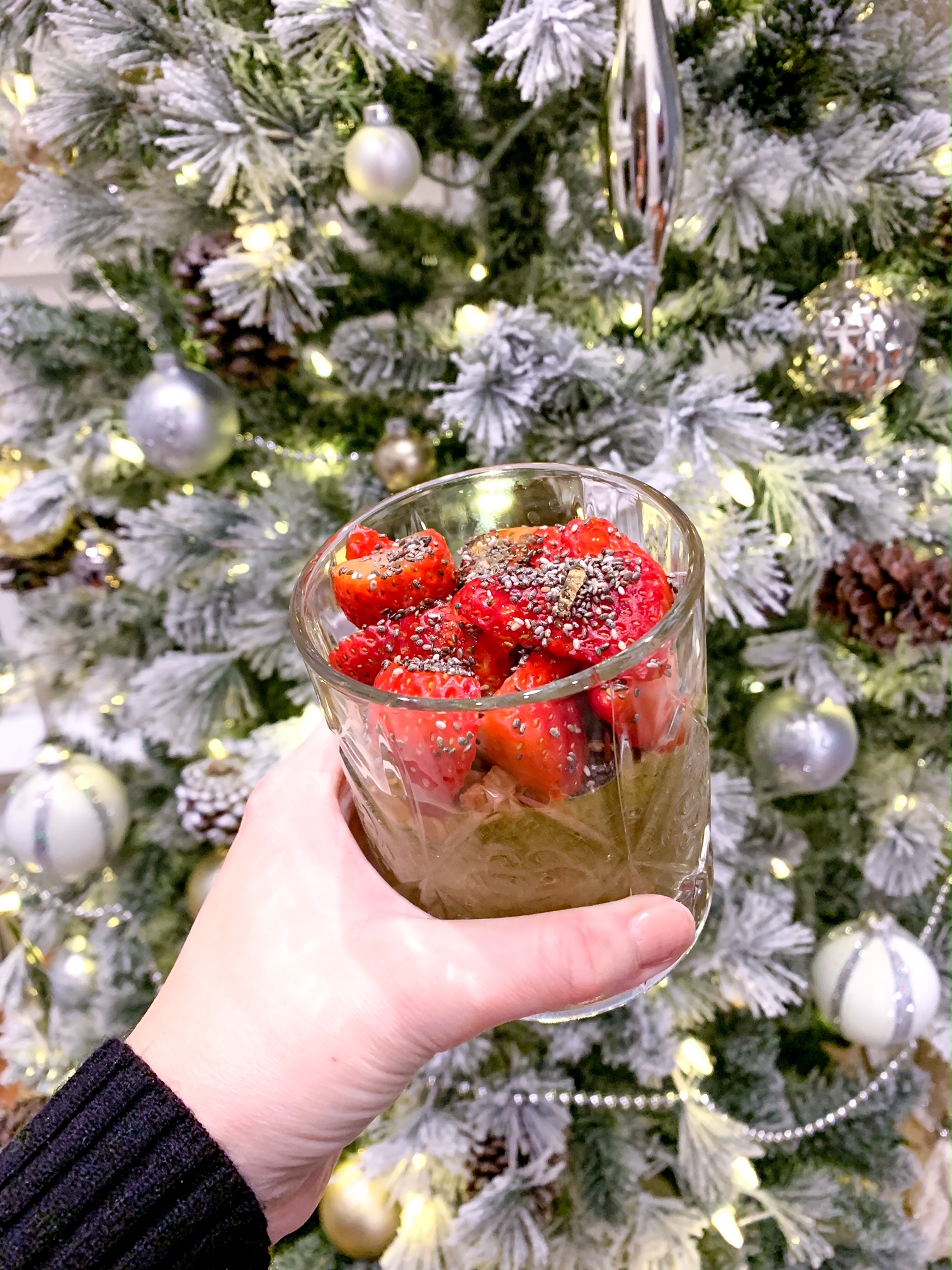 smoothie topped it off with granola, fresh strawberries, chia seeds and honey 